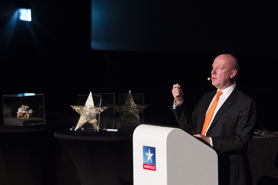 910490 Afbeelding van Eddy Duquenne, CEO van Kinepolis, tijdens het openingsfeest van bioscoop Kinepolis ...